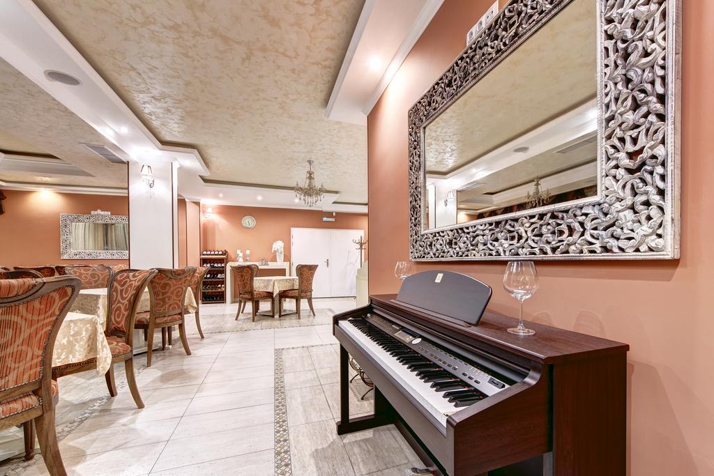 Boutique Hotel Diama Mratin Exterior photo