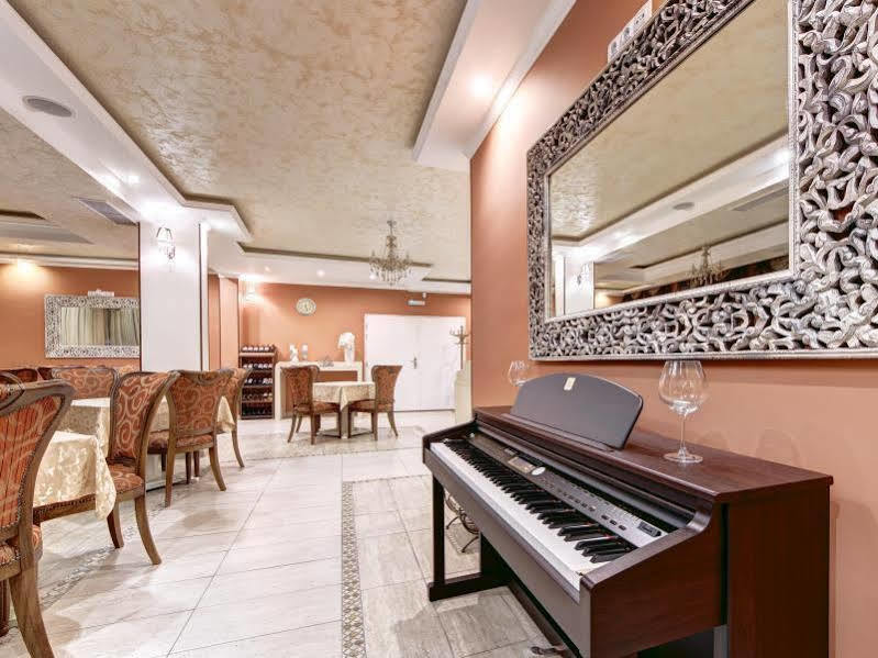 Boutique Hotel Diama Mratin Exterior photo